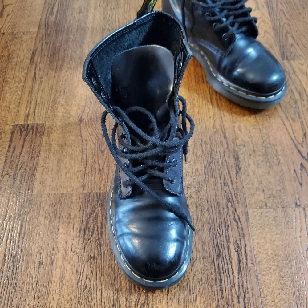 Dr Martens Boots Unisex Sz 5 Men 6 Ladies Black Leather Airwair Cushioned Soles